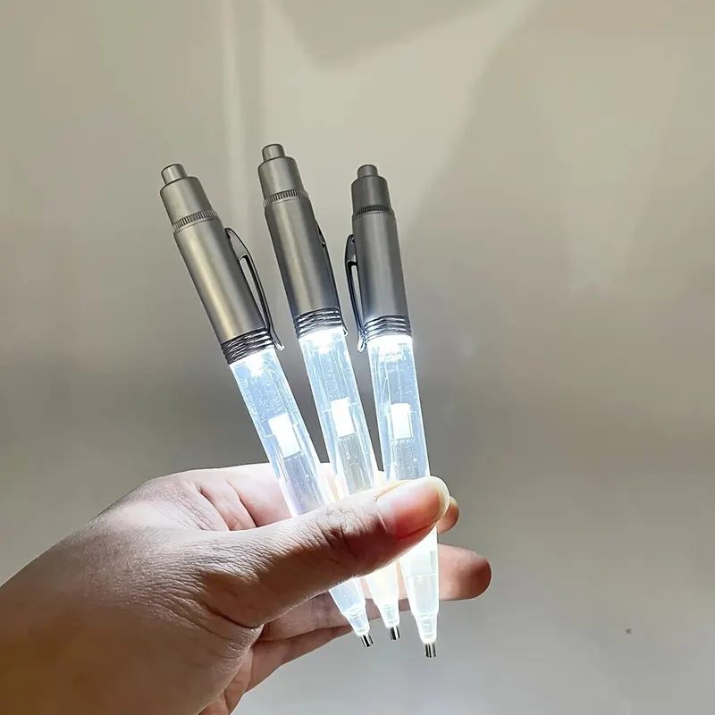 Penna LED per Diamond Painting - Embroidery Artwork recensione e prezzo