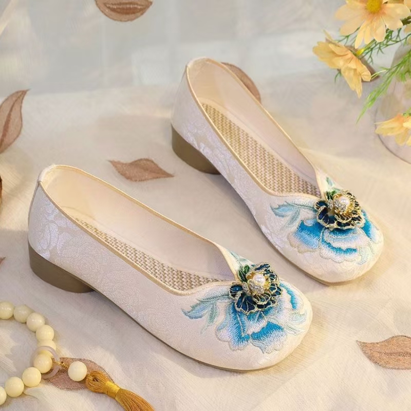 Scarpe da donna con tacco bass - Embroidery Cloth recensione e prezzo