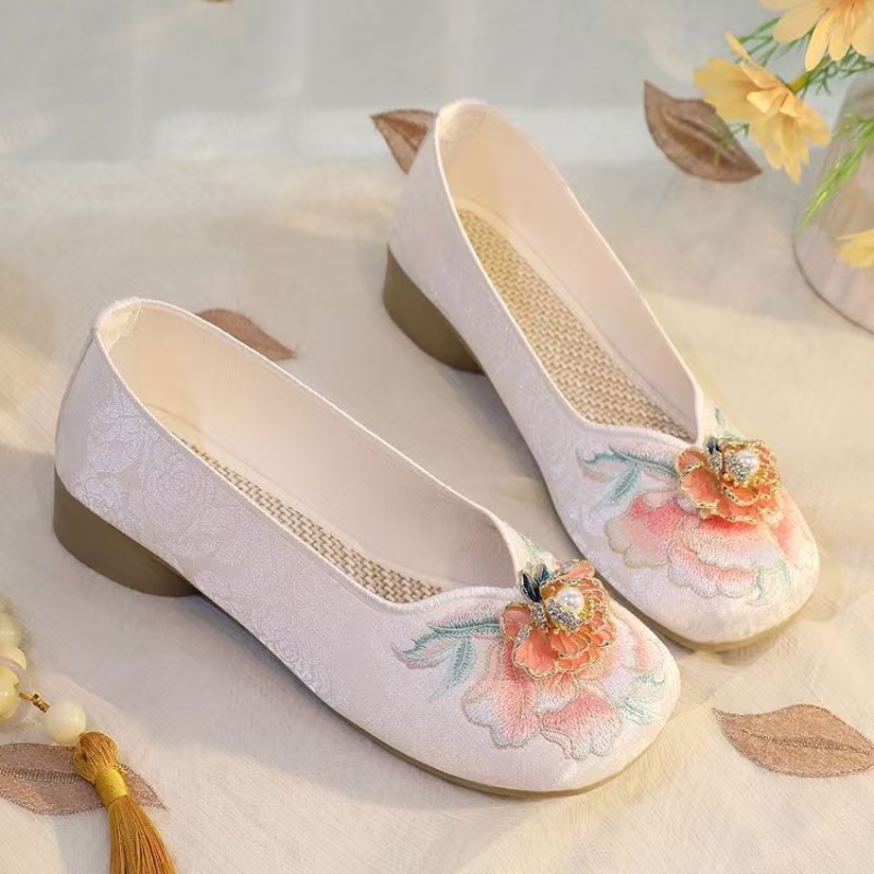 Scarpe da donna con tacco bass - Embroidery Cloth recensione e prezzo